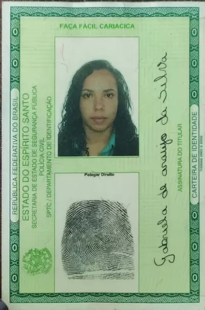 Identidade e cartões de Gabriela de Araújo da Silva
