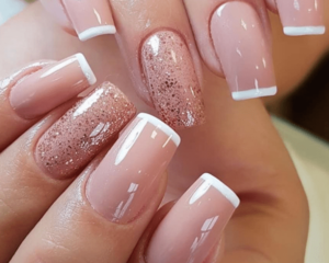 Manicure que começou atendendo de porta em porta tem hoje mais de 70  colaboradores em salão na Serra